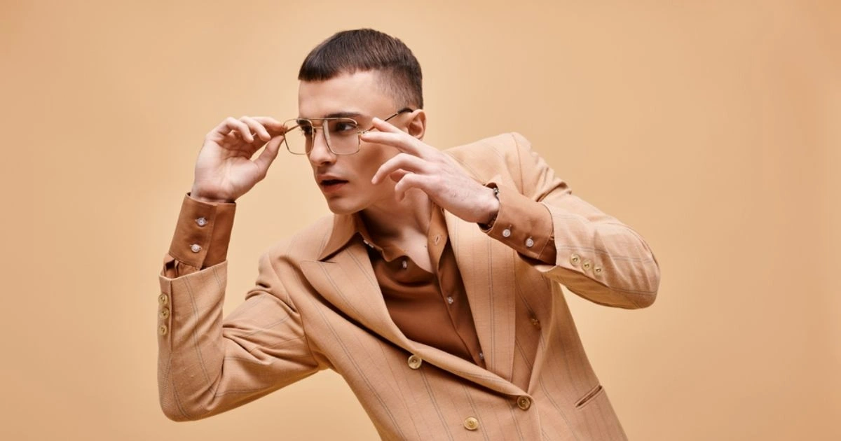 Pourquoi les hommes devraient arrêter de courir après les tendances et se concentrer sur les basiques